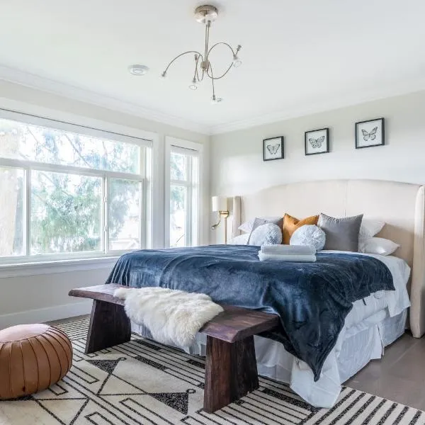 5-Star Luxury and comfortable home, hotel in New Westminster