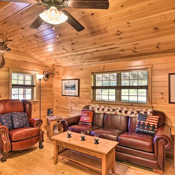 Pet-Friendly Cabin with Fire Pit and River Access!, hotel in Thomas