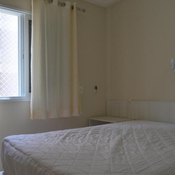 Aluga-se Apto 2 Quartos, sendo 1 suíte, 3 Ar cond. Mobília completa - Praia Grande Ubatuba/SP - Foto 2