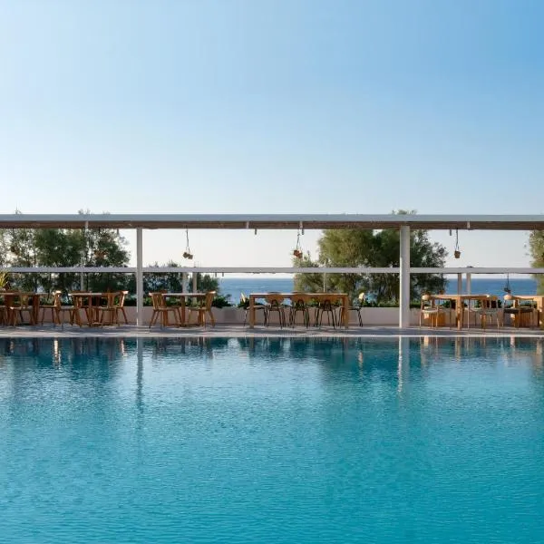 Kamari Beach Hotel: Kamari şehrinde bir otel