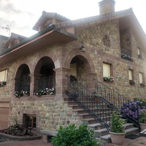 Villa La Encina、Quijasのホテル