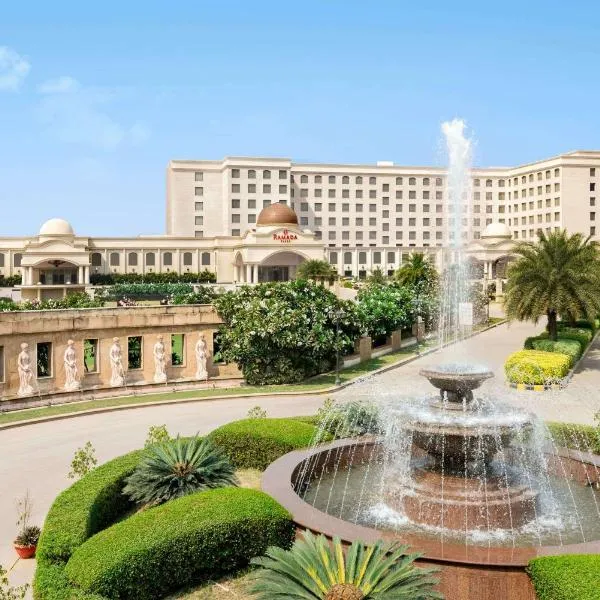 Ramada by Wyndham Lucknow Hotel and Convention Center, hotell i Saraiyān