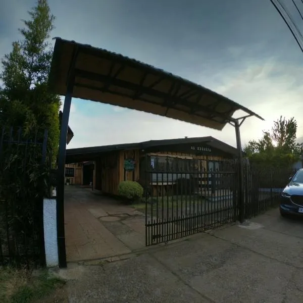 Hostal Los Guindos, hótel í Temuco