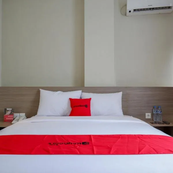 RedDoorz near Exit Tol Banyumanik 2, hotel v destinaci Srondolwetan