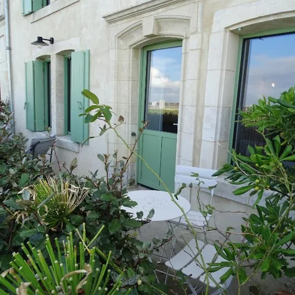 La maison de Gaston: Le Port-des-Barques şehrinde bir otel
