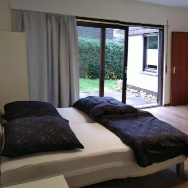 Kleine Ferienwohnung, Einzimmeraparment in Altenkirchen, Hotel in Almersbach