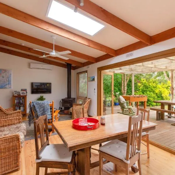 Merricks Surf Cottage - Charming Beachfront Bliss, hotel v destinaci Merricks