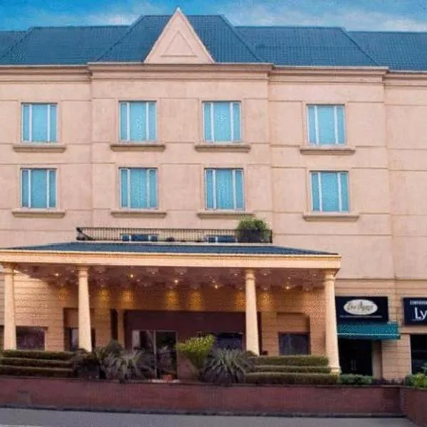 Savoy Suites Noida, hotel v destinaci Noida