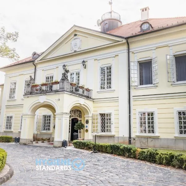 Szidónia Castle, hotel en Sarród