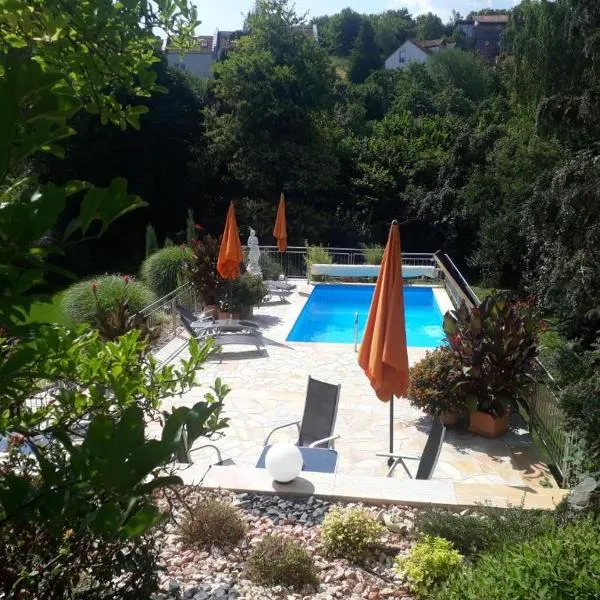 Ferienwohnung Pension am Weinberg โรงแรมในMainstockheim