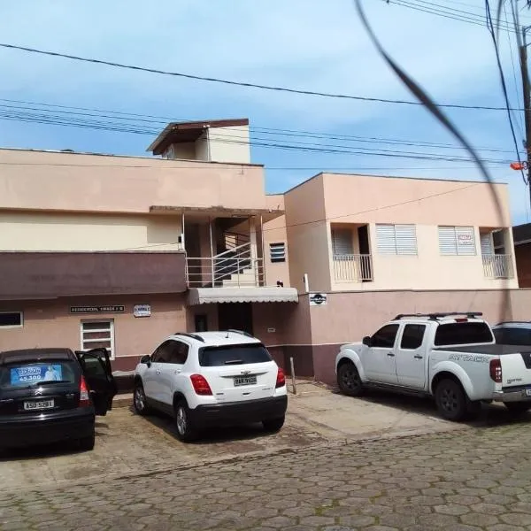 Apartamento Cond. Privê em Caiobá 2 quadras da beira mar próximo ao Restaurante Casa do Camarão – hotel w mieście Matinhos