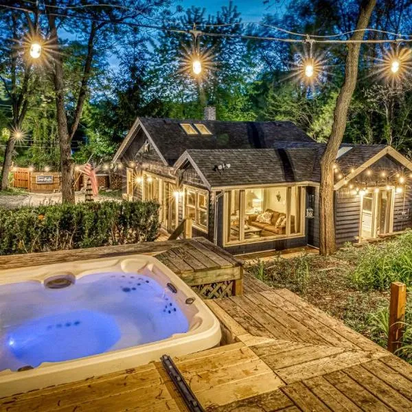 Secluded Fenced Cottage W Dune Top Hot Tub Near Hiking Dog Friendly, hotel in Miller