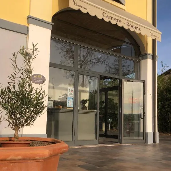 IL Borgo, hotel u gradu Gazzata