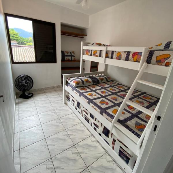 Apartamento Ubatuba, Itaguá, bem localizado, duas vagas de garagem - Foto 2