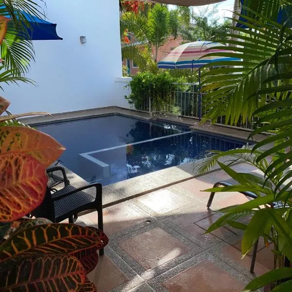 Chacala Caracoles 6 pax AA con ALBERCA y PLAYA a 50 mts, hotel in Chacala