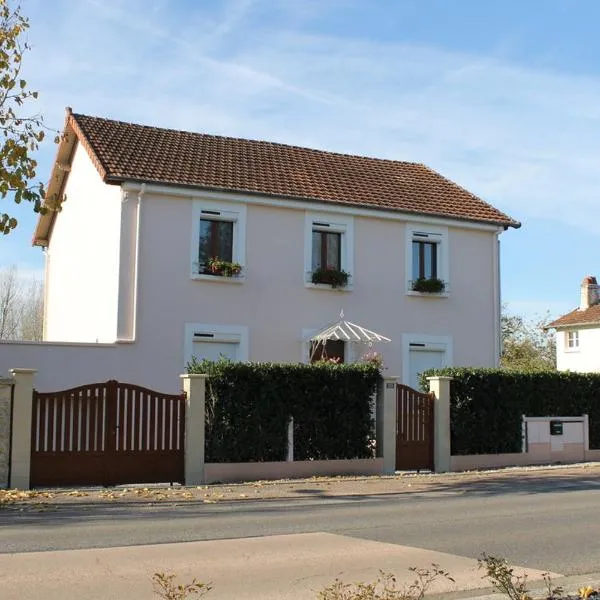 Les Géraniums, hotel in Sury-près-Léré