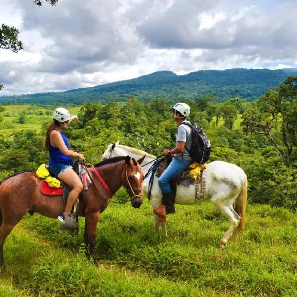 Cabinas Río Celeste La Amistad, hotel em Rio Celeste