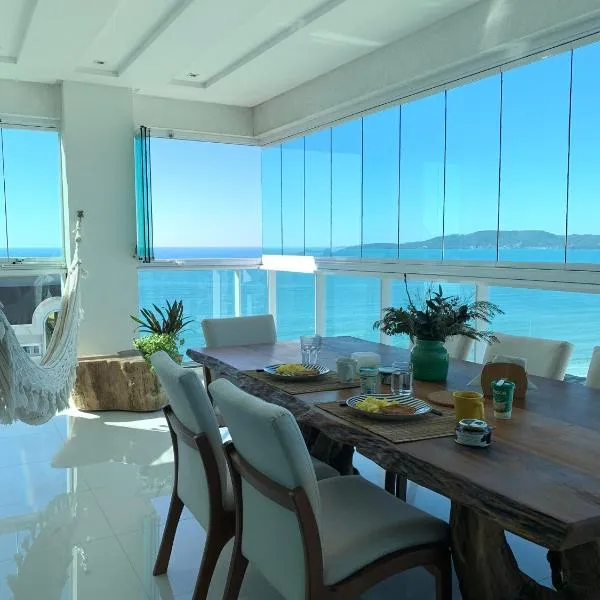 COBERTURA com belíssima vista para o mar e jacuzzi, hotelli kohteessa Itapema
