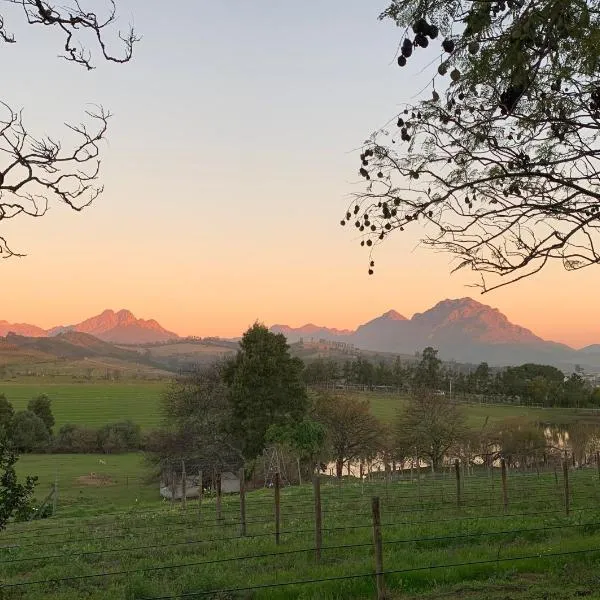 Wildlife Retreat on a Wine-Farm, hotelli kohteessa Elsenburg