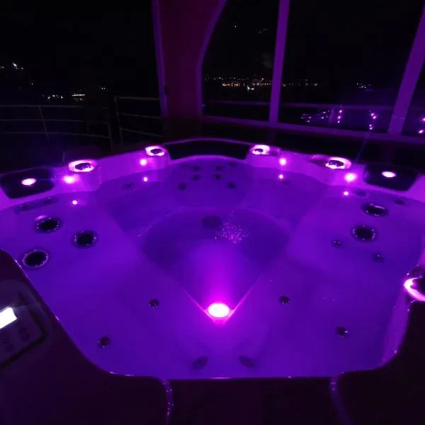 Holiday Apartment Lira jacuzzi - sea view- terrace, hotell sihtkohas Mlini