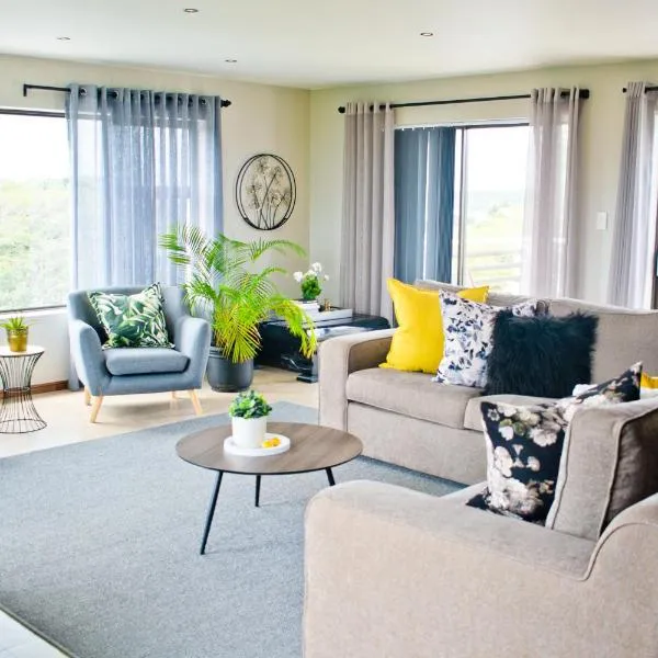 Aguia-Vista Paradise Bliss, 3BR, Pool, Beach Walk, hotel in Jeffreys Bay