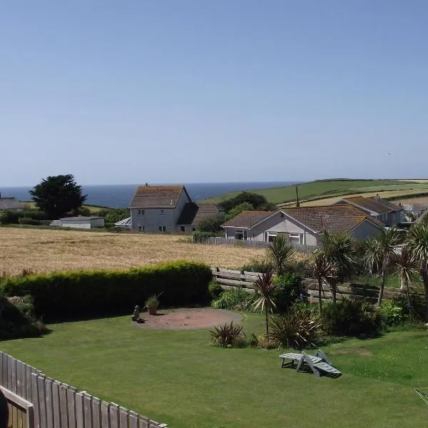 Trevarrian Lodge, hotel in Saint Columb Major