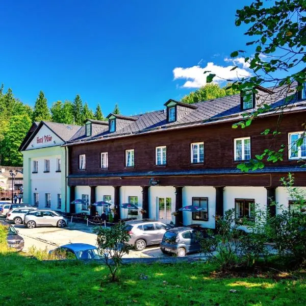 Hotel Džbán, hotel en Bělá pod Pradědem