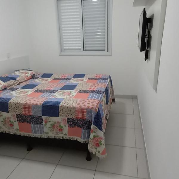 Apartamento em Ubatuba - Praia Grande com Wifi gratuito, rede de proteção e todo conforto que você merece - Foto 2