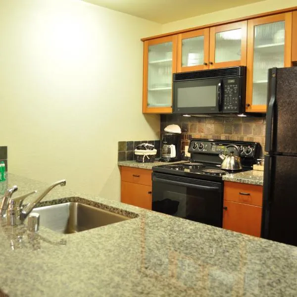 Village # 2416 - White Mountain Lodge، فندق في بحيرات ماموث