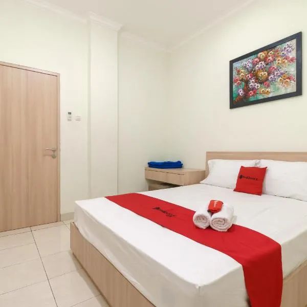 RedDoorz Syariah @ Cinere Depok, hotel a Depok
