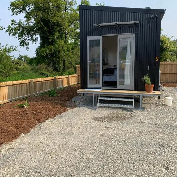 Blackball Tinyhouses, hotel in Totara Flat