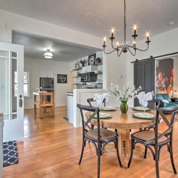 Charming Choteau Cottage: Ski & Fish Nearby!, hotel en Choteau