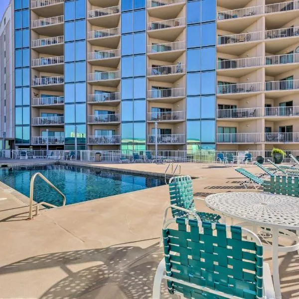 Sunny Beachfront Biloxi Condo with Resort Amenities!, hotel en Biloxi