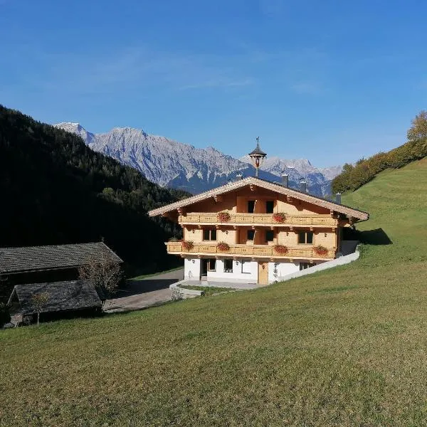 Alpen-Appartement Auerhof, hotel in Volders