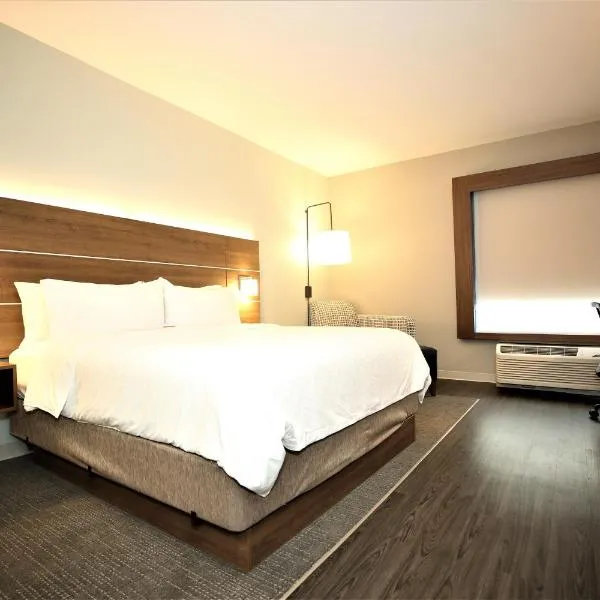 Holiday Inn Express & Suites - Charlotte - South End by IHG, hotel in Charlotte