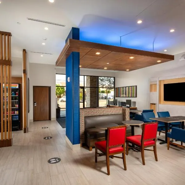 Holiday Inn Express & Suites Chatsworth by IHG, khách sạn ở Chatsworth