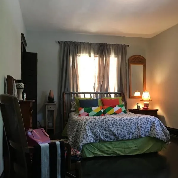 Private room in the Heart of Little Havana for 4 Guests, hotel in Miami