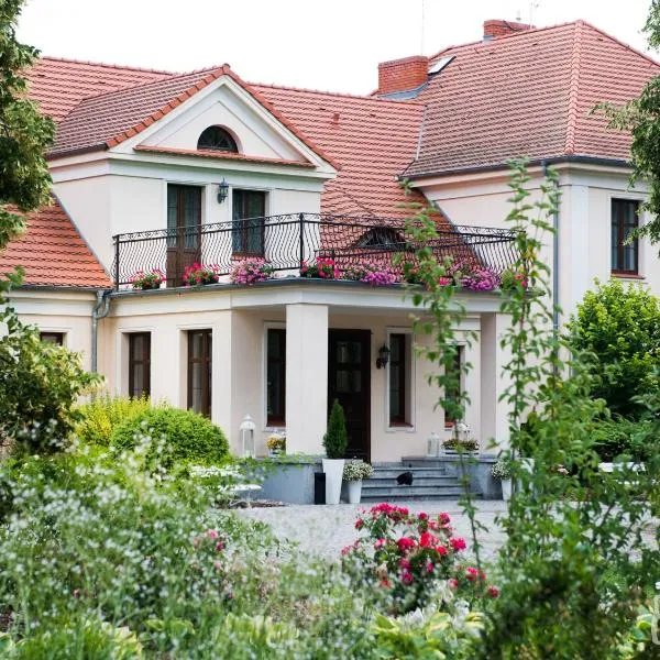 Dwór Niemierzyce, hotel in Granowo