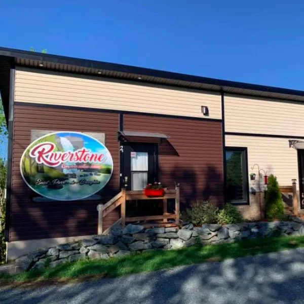 Le Loft Riverstone CITQ 3O1849, hotel v destinaci Saint Pierre de Broughton