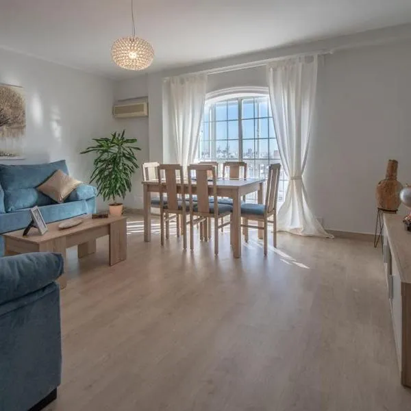 Apartamento Fenicia con aparcamiento incluido Vistas al mar, hótel í Cádiz