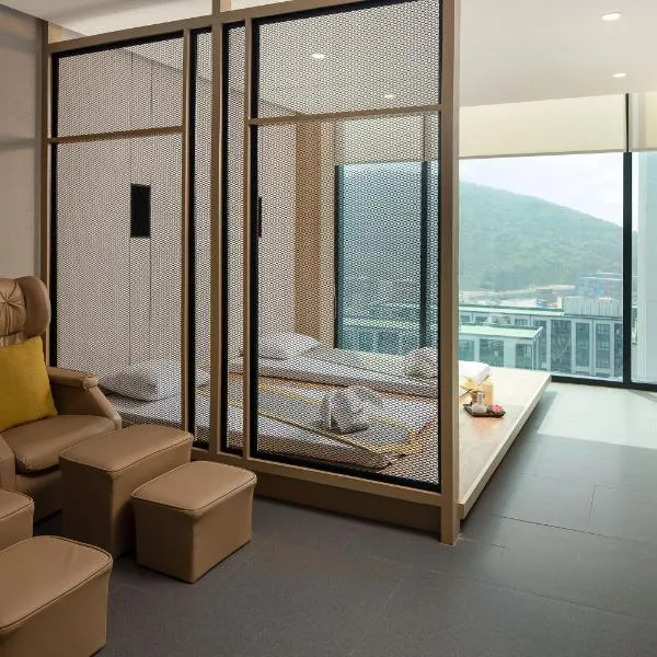 Holiday Inn & Suites Siracha Laemchabang by IHG，位于是拉差的酒店