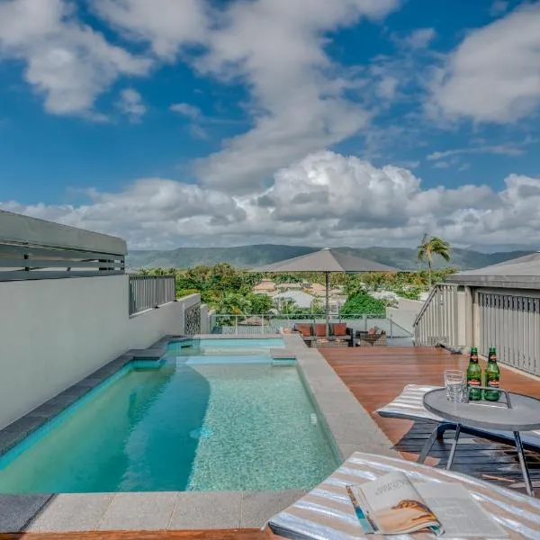 Coconut Grove, hotel i Port Douglas
