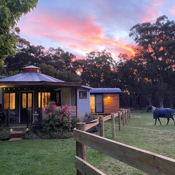 Ionaforest Yurt, hotell i Penrose