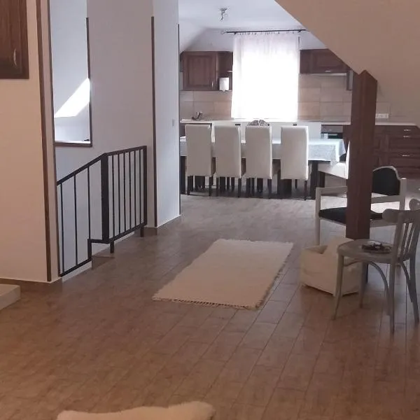 Szamóca Vendégház, hotel v destinaci Dudar
