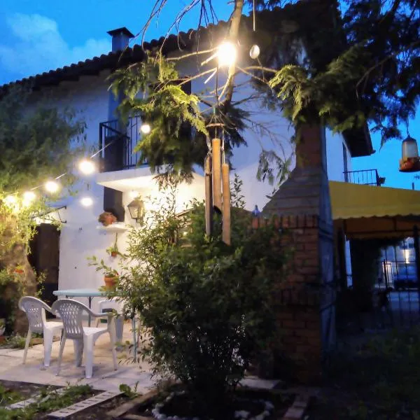 Chalet Caserón de Tejas, Amplia y confortable casa para hasta 11 huéspedes, hotel in Mar del Plata