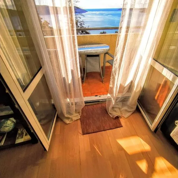 Apartments "Belle Vue", hotel a Herceg-Novi