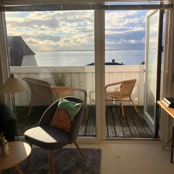 Dejligt værelse med eget bad og havudsigt, hotel v destinaci Assens