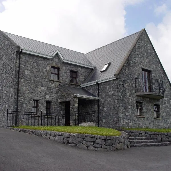 Clare's Rock Self-catering Accommodation, hotel v destinaci Carron