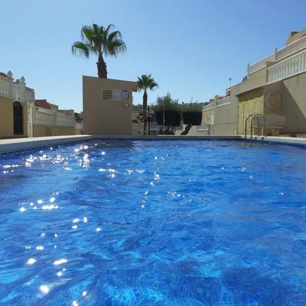 Carolinas aptmt Orihuela, hotel in Villacosta