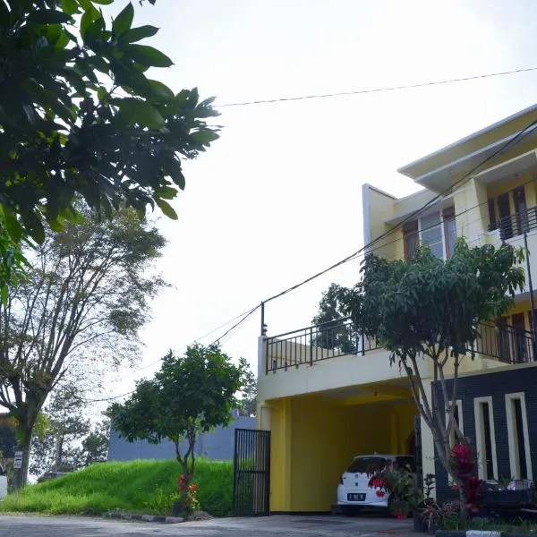Rumah Kuning Bandung, hotel a Bandung